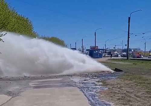 В Новосибирске в ходе гидравлических испытаний на ГБШ забил техногенный фонтан