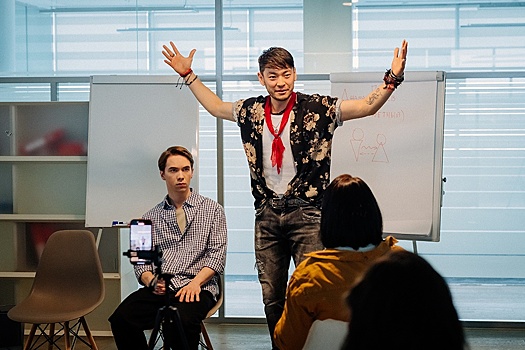 Стала известна дата премьеры сериала о коучах-психологах "Циники"