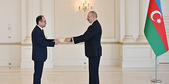 Ильхам Алиев принял верительные грамоты посла Болгарии в Азербайджане