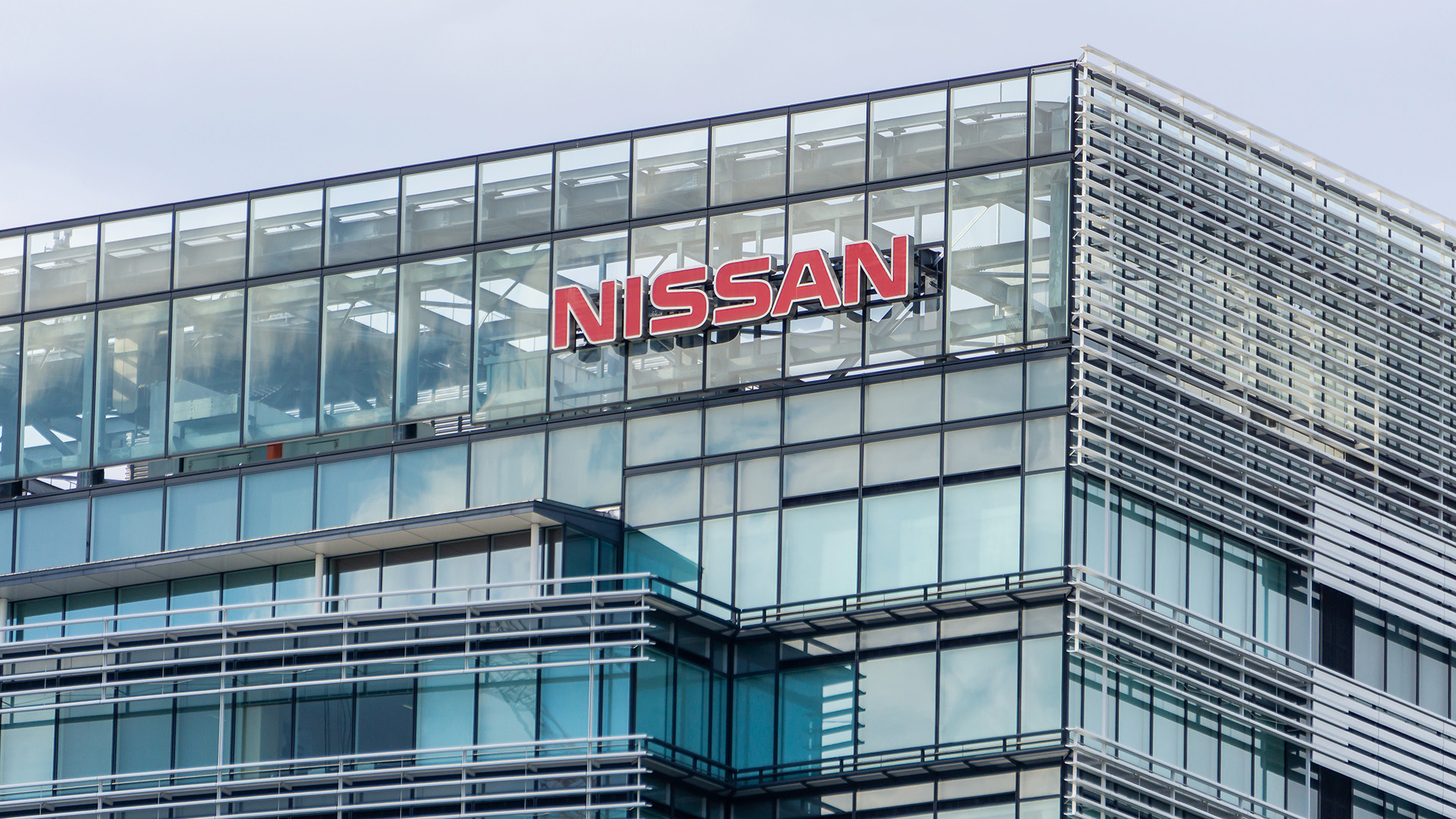 Два завода, акции Renault и штаб-квартира: убыточный Nissan задумался о продаже активов - EuroPress.news