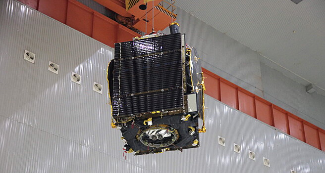 Запущенный в июле спутник "Экспресс-80" получил повреждения
