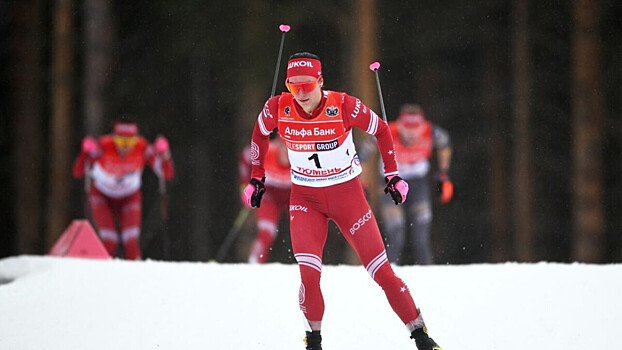 Непряева победила в скиатлоне на чемпионате России по лыжным гонкам