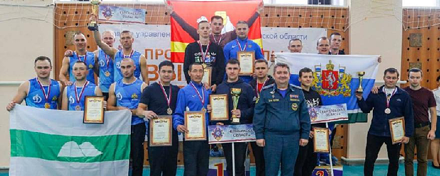 Пожарные Кургана стали вторыми на соревнованиях по гиревому спорту