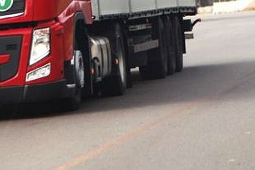 На третьем км трассы Самара-Волгоград столкнулись два тягача