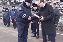 На Ставрополье наградили автоинспекторов, спасших водителя загоревшегося автобуса