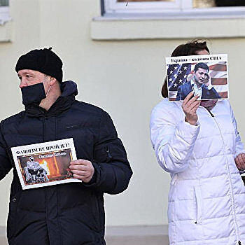 «Фашизм не пройдет!»: белорусы собрались на пикеты у дипмиссий Украины