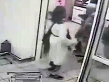 Юрист рассказала, что грозит мужчине за нападение на покупателей магазина с топором