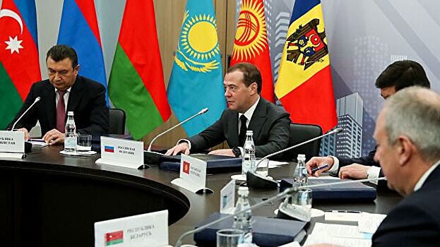 Медведев заявил, что ЕАЭС нужно выстроить трансграничный формат доверия