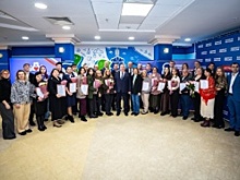 Глава Ханты-Мансийска Максим Ряшин вместе с Председателем Думы Югры Борисом Хохряковым встретился с участниками акции «Югра – защитникам Отечества» и Форума волонтёрских организаций, помогающих участникам СВО и их семьям