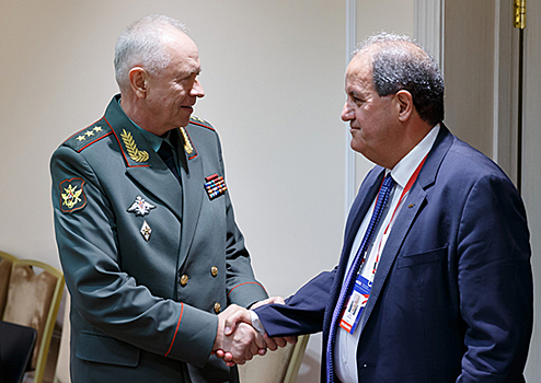 Замглавы российского военного ведомства генерал-полковник Александр Фомин обсудил с постоянным секретарем Минобороны Кипра вопросы сотрудничества