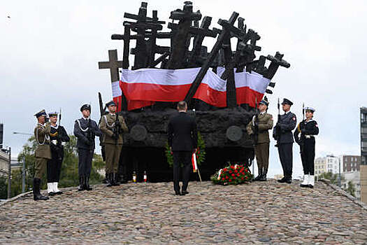 FT: Польша готовит иск к России о репарациях за "советское господство"