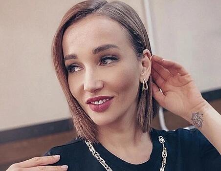 «Иногда мне кажется, что мы ровесники»: Анфиса Чехова в комбинезоне с цветочным принтом показала подросшего сына на отдыхе на Мальдивах