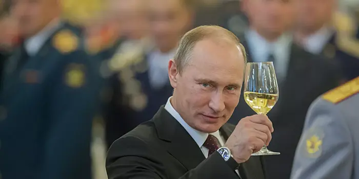 Путин выпил с олимпийцами