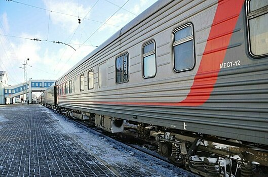 Кировские полицейские сняли с поезда 15-летнюю девочку, находящуюся в розыске
