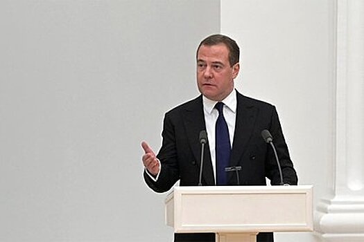 Медведев усомнился в профессионализме создателей российских сериалов