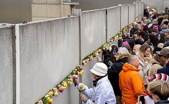 Назад в ГДР? Восточные немцы продолжают рассчитывать на нашу поддержку
