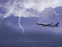 Насколько молнии опасны для самолетов