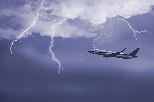 Насколько молнии опасны для самолетов