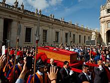 Опубликовано видео прощания с Папой Римским в соборе Святого Петра