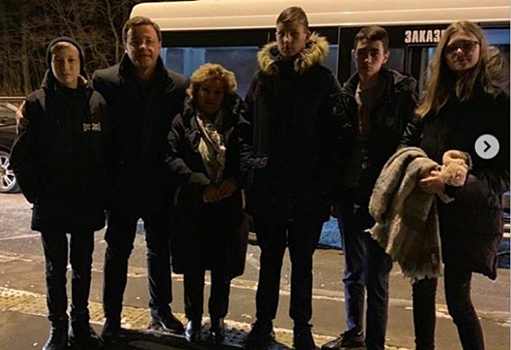Дмитрий Азаров лично сопроводил в Самару детей из перевернутого в аварии автобуса