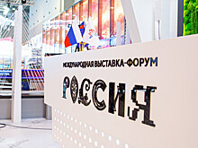 Юной пятимиллионной гостье выставки-форума «Россия» вручили поездку в Вотчину Деда Мороза