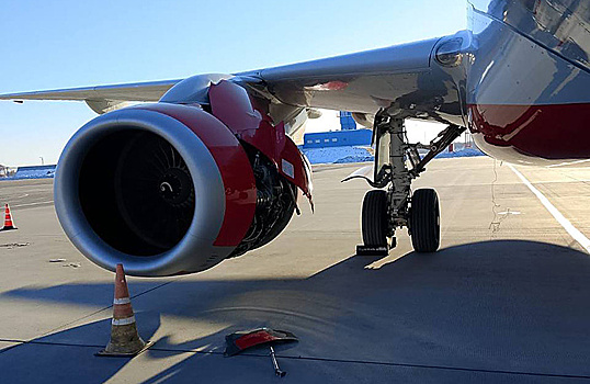 «Сухой Суперджет-100» совершил благополучную аварийную посадку в Хабаровске