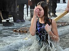 Власти разрешили окунаться в прорубь на Крещение в Свердловской области