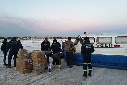 В Сыктывкаре на ледовой переправе появились автобусы для ожидания катера