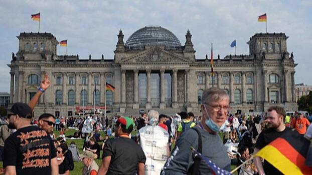 «Люди просто ноют»: немецкий политолог рассказал о вопиющих мерах из-за COVID-19 в Германии