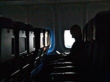 Россиянин захотел выпить в самолете, накричал матом на стюардесс и был задержан