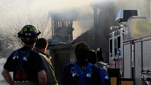 При крушении легкомоторного самолета в Техасе погибли два человека