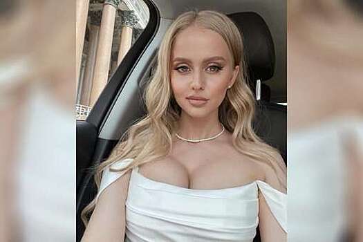 Акробатка Первова опубликовала фото в платье с декольте