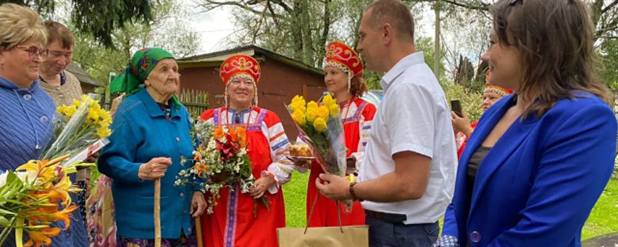 Жительницу Раменского г.о. Марию Глазьневу поздравили с 95-летием