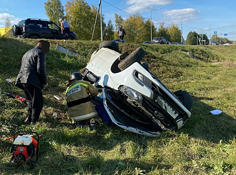 В Самарской области водитель слетел в кювет и опрокинулся
