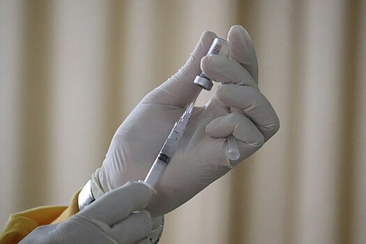 Тромбы и турборак: врач предупредил о страшных последствиях из-за вакцины от COVID-19