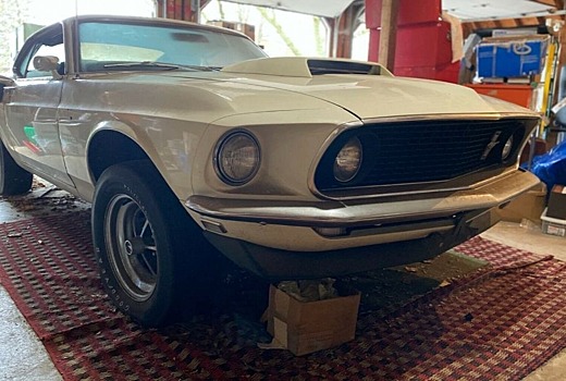 Вот так выглядит редкий Ford Mustang, который 39 лет провел взаперти