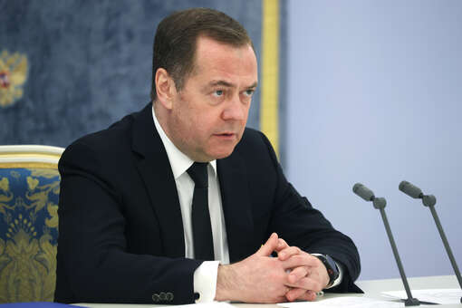 Медведев раскритиковал ИИ «Яндекса» за уход от ответов на политические вопросы