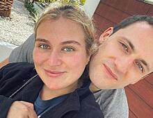 Встал на одно колено на пляже: 26-летняя дочка Романа Абрамовича объявила о помолвке