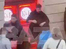Толпа подростков напала на россиянина возле магазина