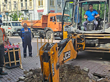 В Ростове на улице Пушкинской произошел прорыв водопровода