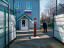 Россиянка разбила пять бутылок виски и оскорбила таможенников в Ивангороде