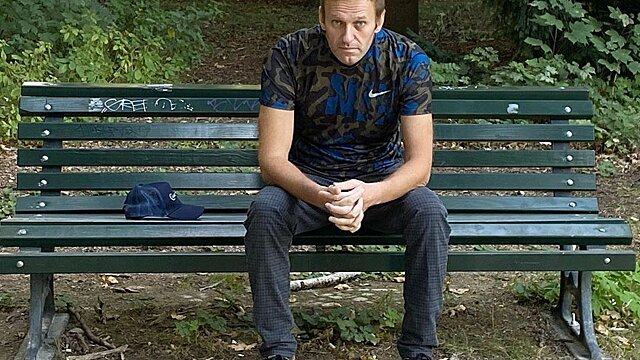 Таролог рассказал, что ждет Навального по возращении в Россию