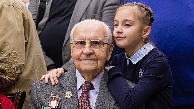 Музей Победы поздравил со 100-летним юбилеем фронтовика, освободителя Освенцима
