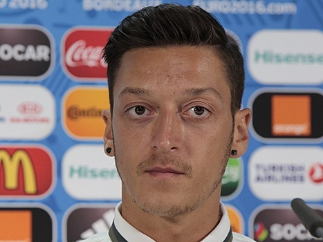 Мерсон: «Озилу больше нечего делать в «Арсенале», он только вредит команде»