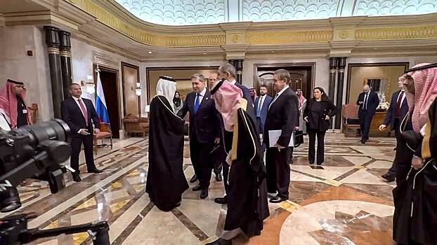 Один аксессуар переговорщиков в Эр-Рияде привлек внимание прессы