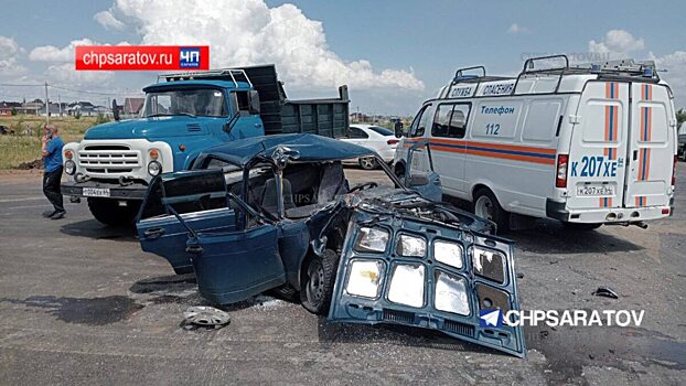 В аварии под Энгельсом пострадали 3 человека