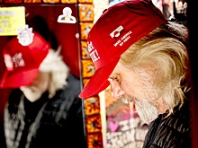 Жители Гренландии раскупили антиамериканскую версию кепки MAGA