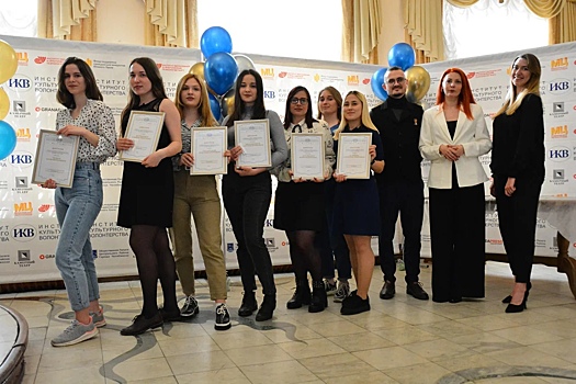 В Челябинске наградили лучших выпускников института культурного волонтерства