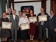 Депутат Зяблицев вручил грамоты свердловского Заксобрания сотрудникам "Пневмостроймашины"