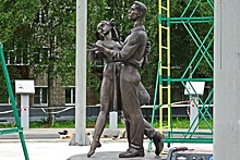 Грудь девушки на «обнаженном» памятнике в Сергиевом Посаде прикрыли бантиком